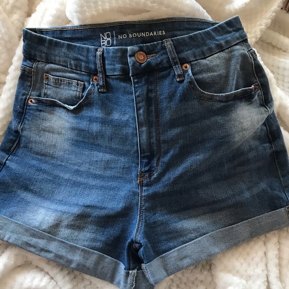 These are No boundaries, Stone wash denim shorts - Picture 5 of 5